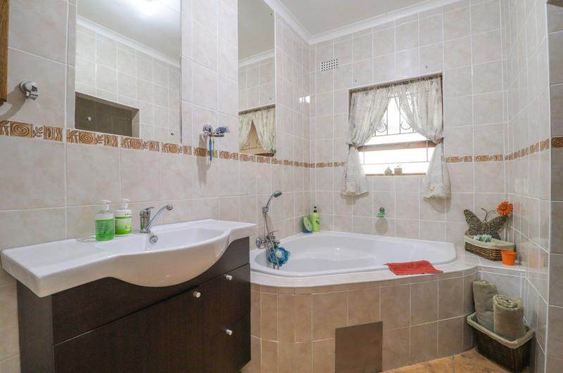 4 Bedroom Property for Sale in Heiderand Western Cape